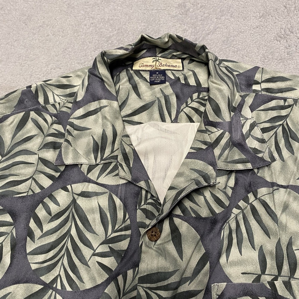Tommy Bahama Silk Shirt Mens Medium Hawaiian Camp Shirt Loop Collar - Picture 2 of 6